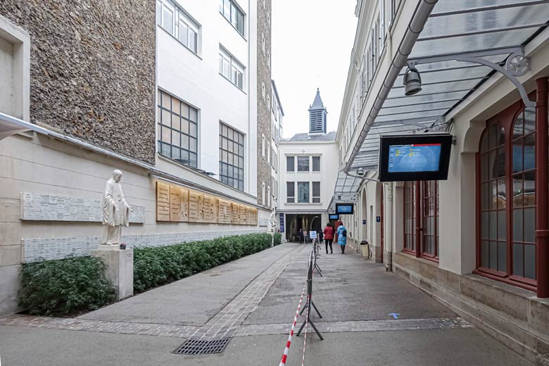 Access path to the Chapel of the Miraculous Medal